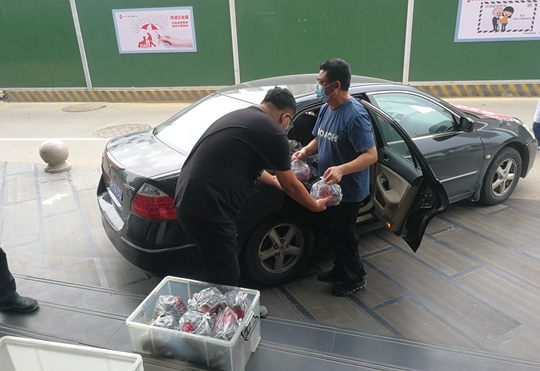 鄭州市未來路街道 “五到位服務”為隔離者安“家” 外賣遞送服務